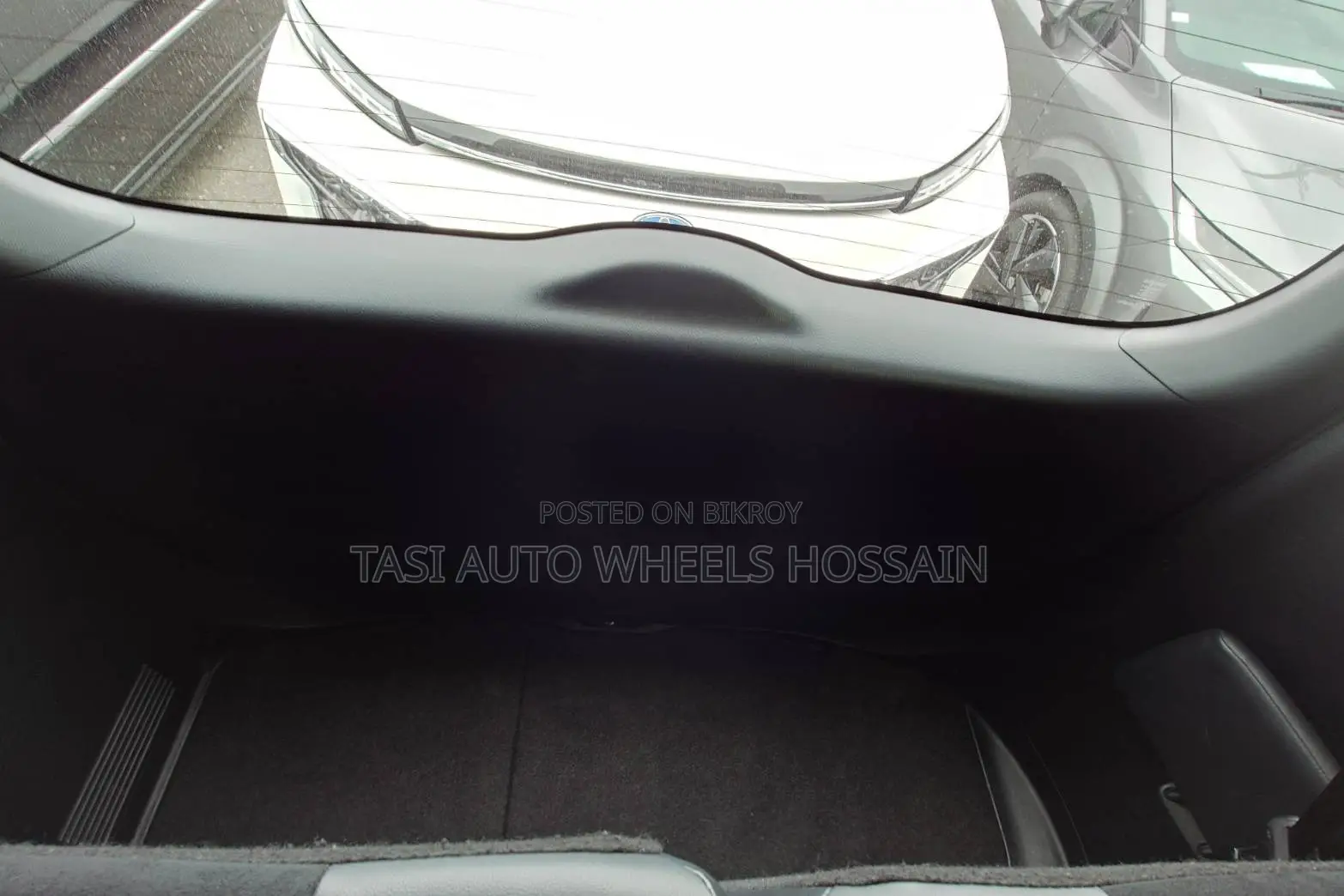 Toyota Esquire 1.8 Front-Wheel Drive Hybrid (7 Seater) 2021 Pearl