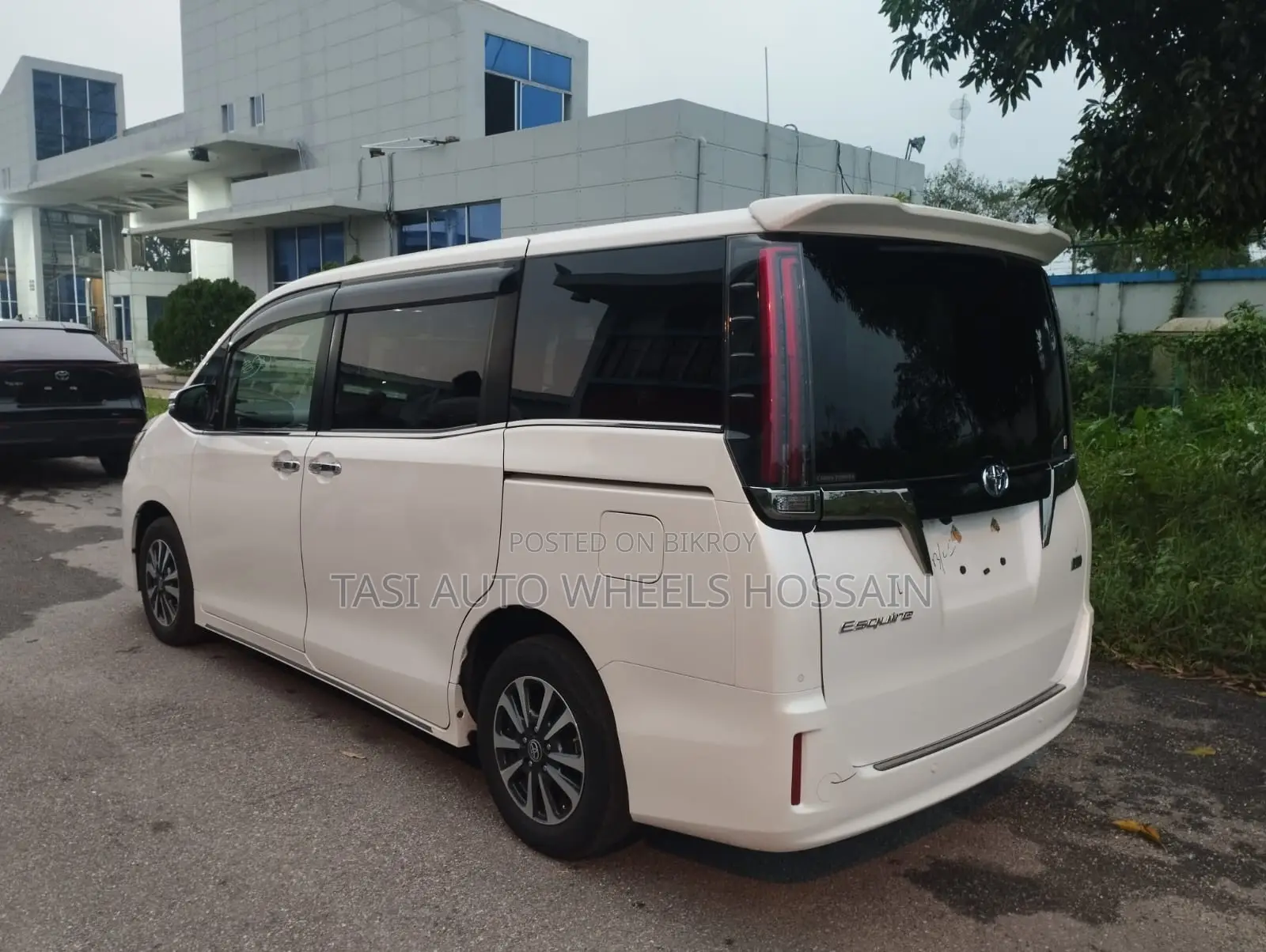 Toyota Esquire 1.8 Front-Wheel Drive Hybrid (7 Seater) 2021 Pearl