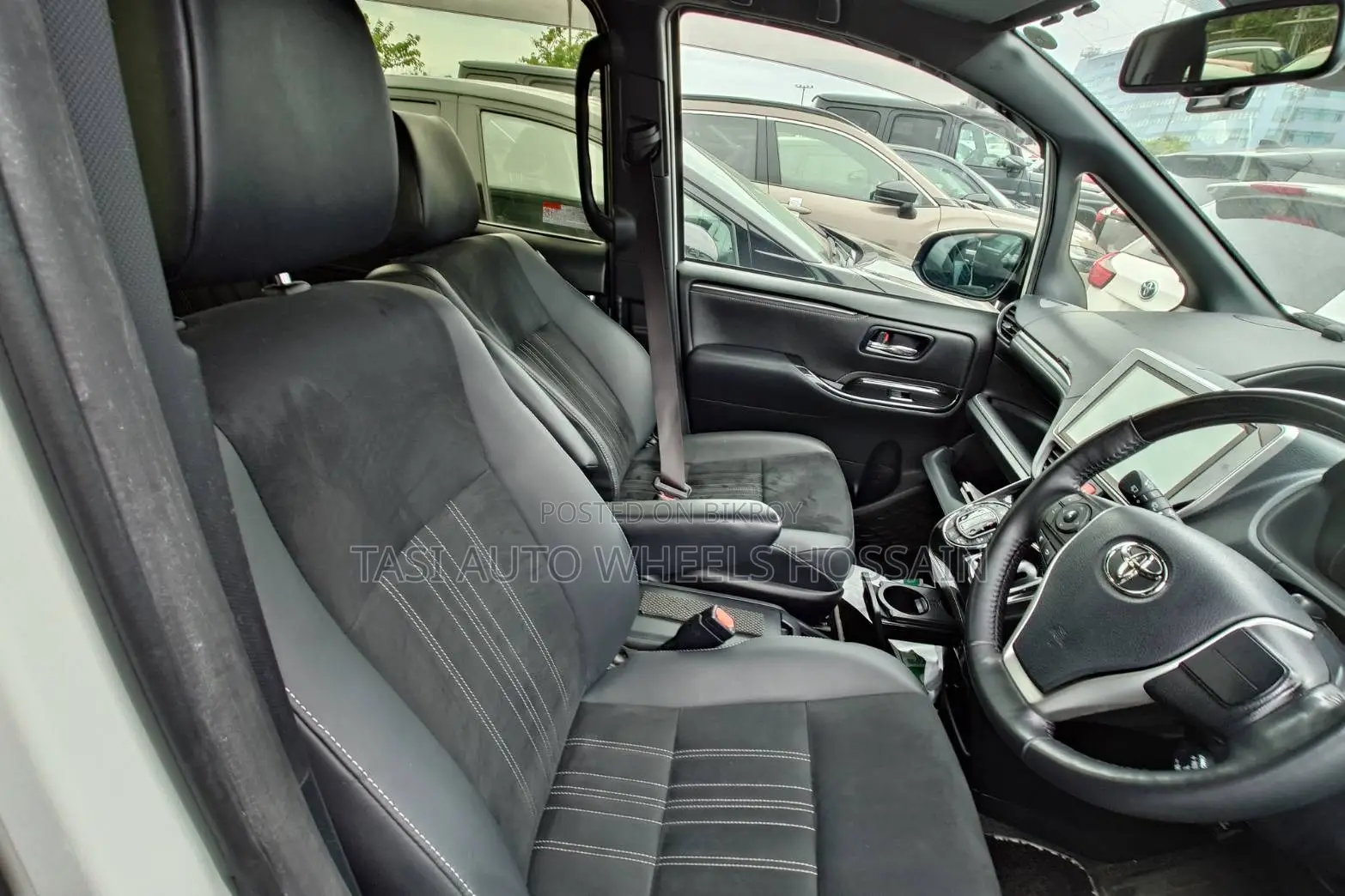 Toyota Esquire 1.8 Front-Wheel Drive Hybrid (7 Seater) 2021 Pearl