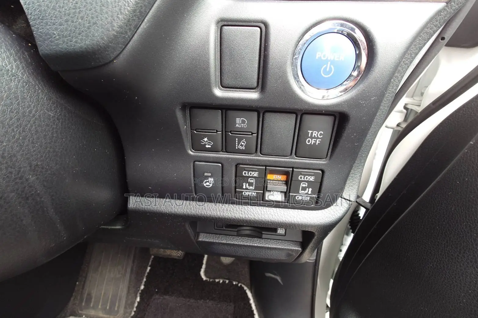 Toyota Esquire 1.8 Front-Wheel Drive Hybrid (7 Seater) 2021 Pearl