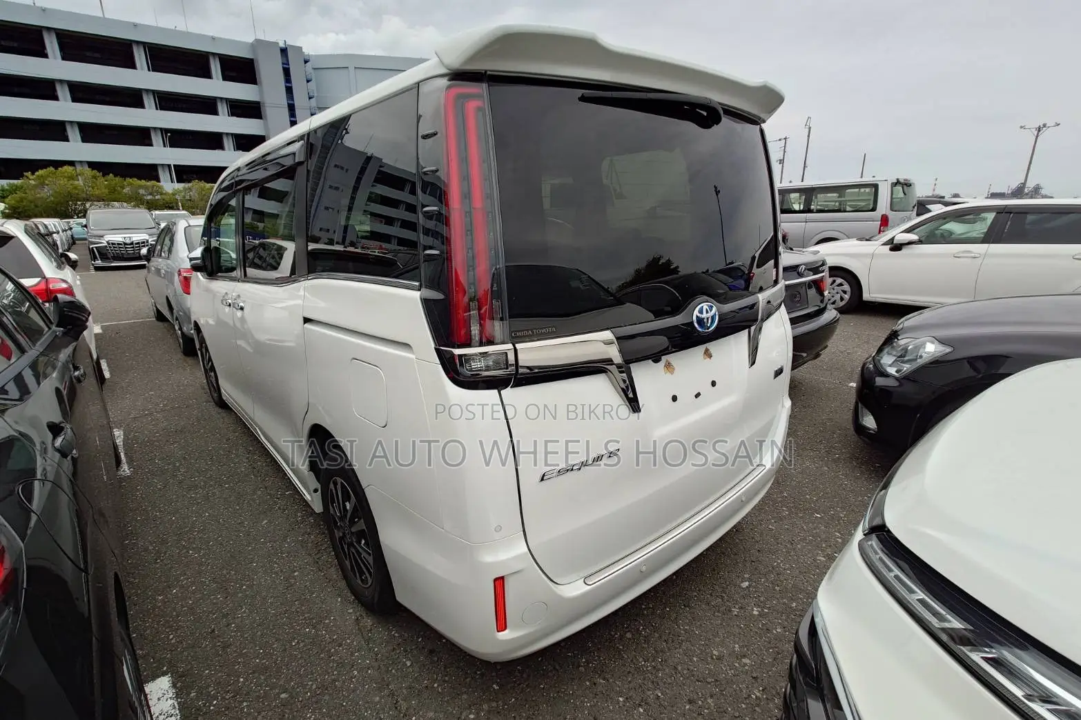 Toyota Esquire 1.8 Front-Wheel Drive Hybrid (7 Seater) 2021 Pearl