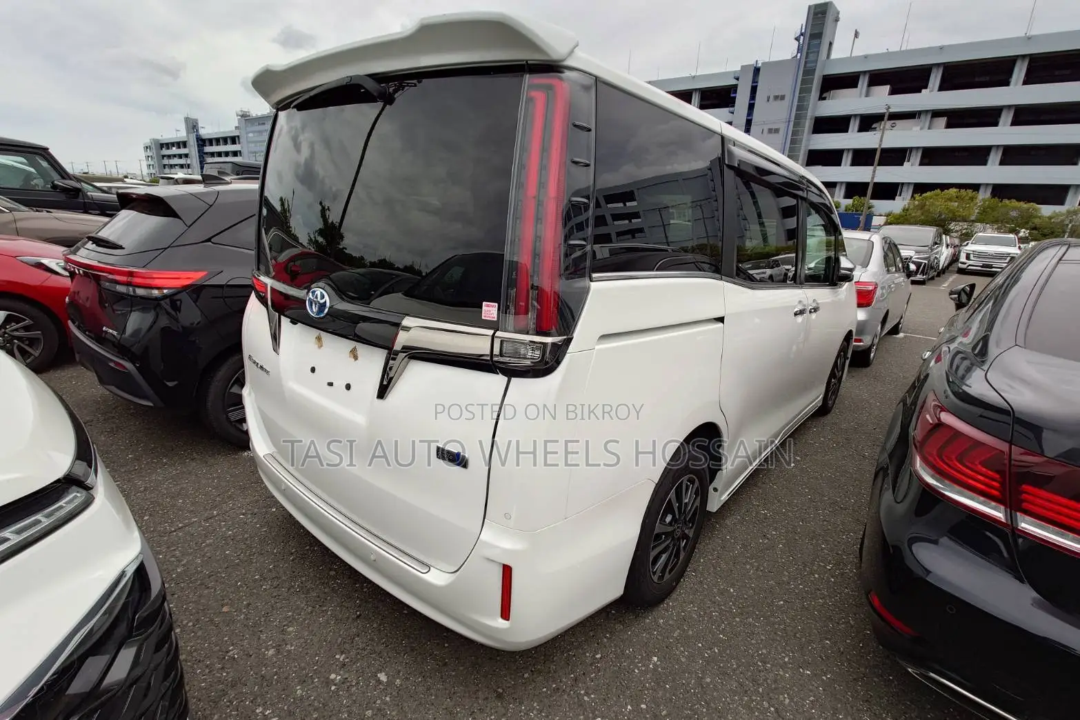 Toyota Esquire 1.8 Front-Wheel Drive Hybrid (7 Seater) 2021 Pearl