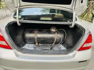 নিসান টিডা ২০০৭ সিলভার