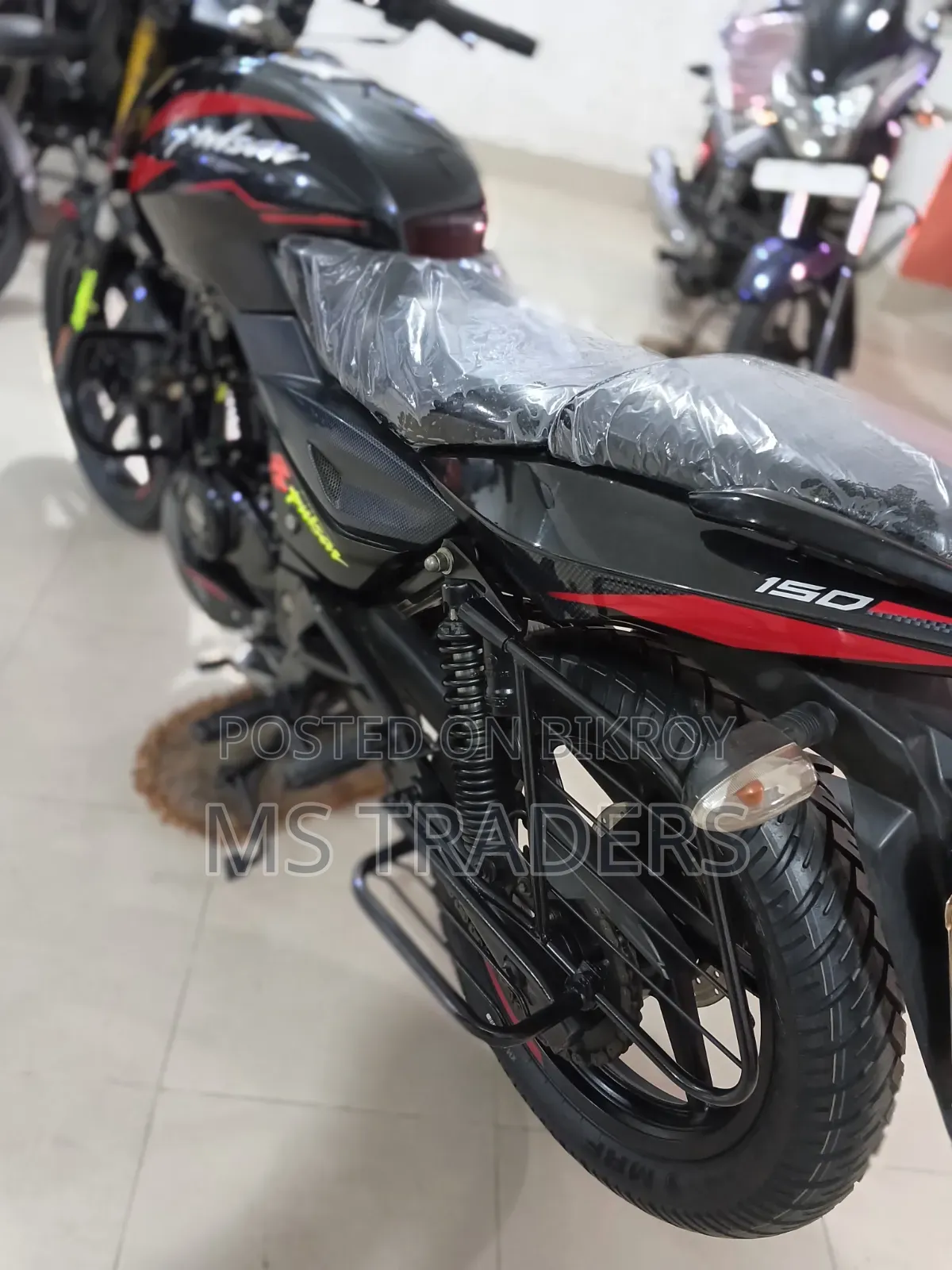 বাজাজ পালসার ১৫০ ২০২২ ব্ল্যাক