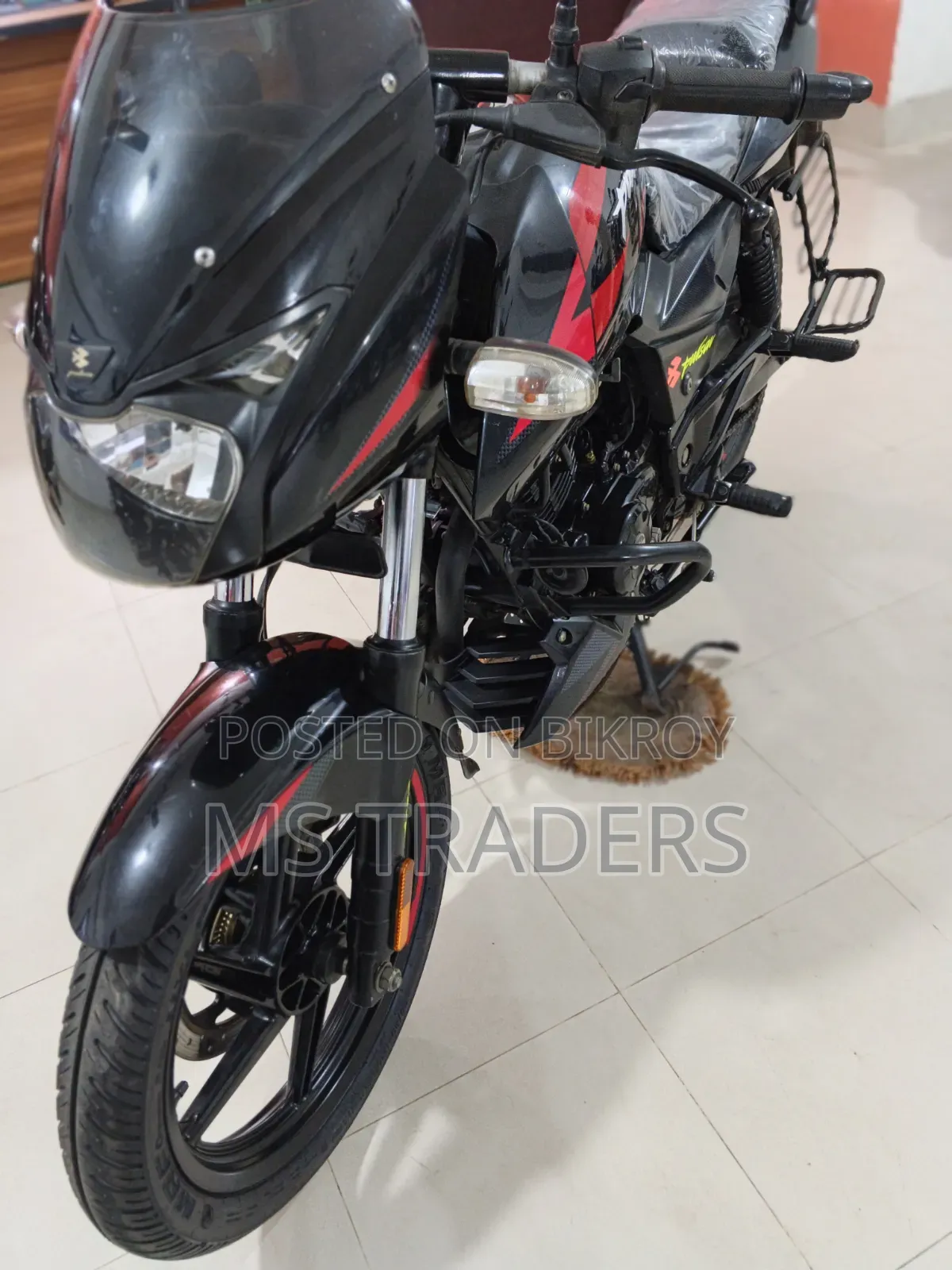 বাজাজ পালসার ১৫০ ২০২২ ব্ল্যাক
