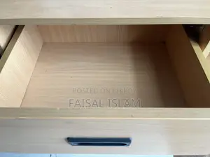 ড্রয়ার সহ পড়ার টেবিল