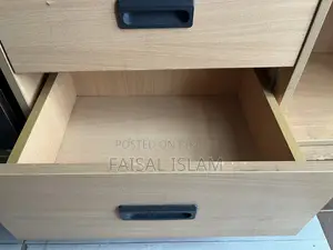 ড্রয়ার সহ পড়ার টেবিল