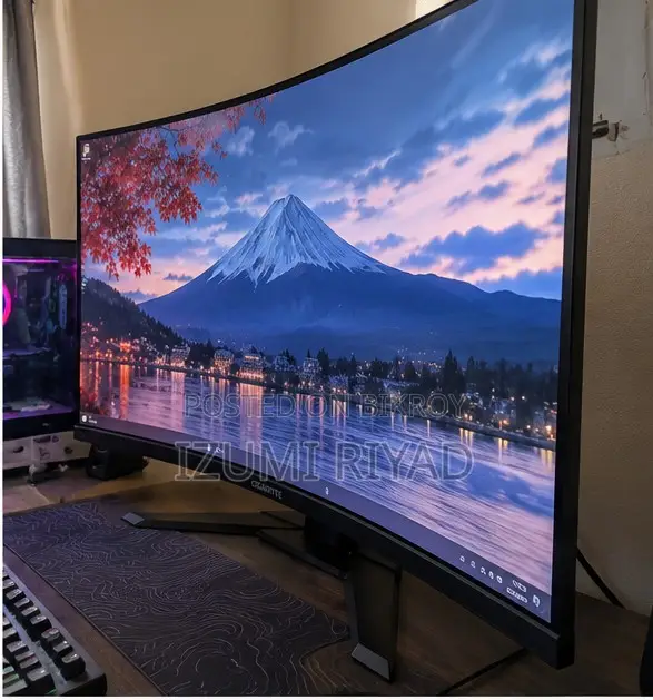 Gigabyte M32UC 32 Inch 4K 160Hz Curved Gaming Monitor