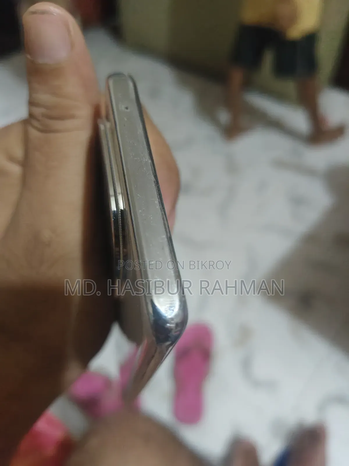 আইকিউওও ২৫৬ জিবি হোয়াইট