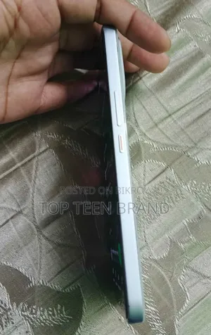 টেকনো পোভা ৭ প্রো ৫জি ২৫৬ জিবি সাদা