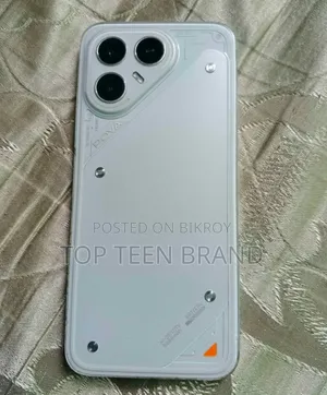 টেকনো পোভা ৭ প্রো ৫জি ২৫৬ জিবি সাদা