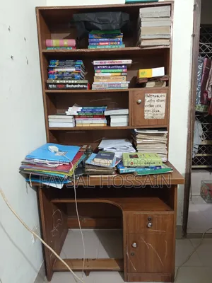 পড়ার টেবিল