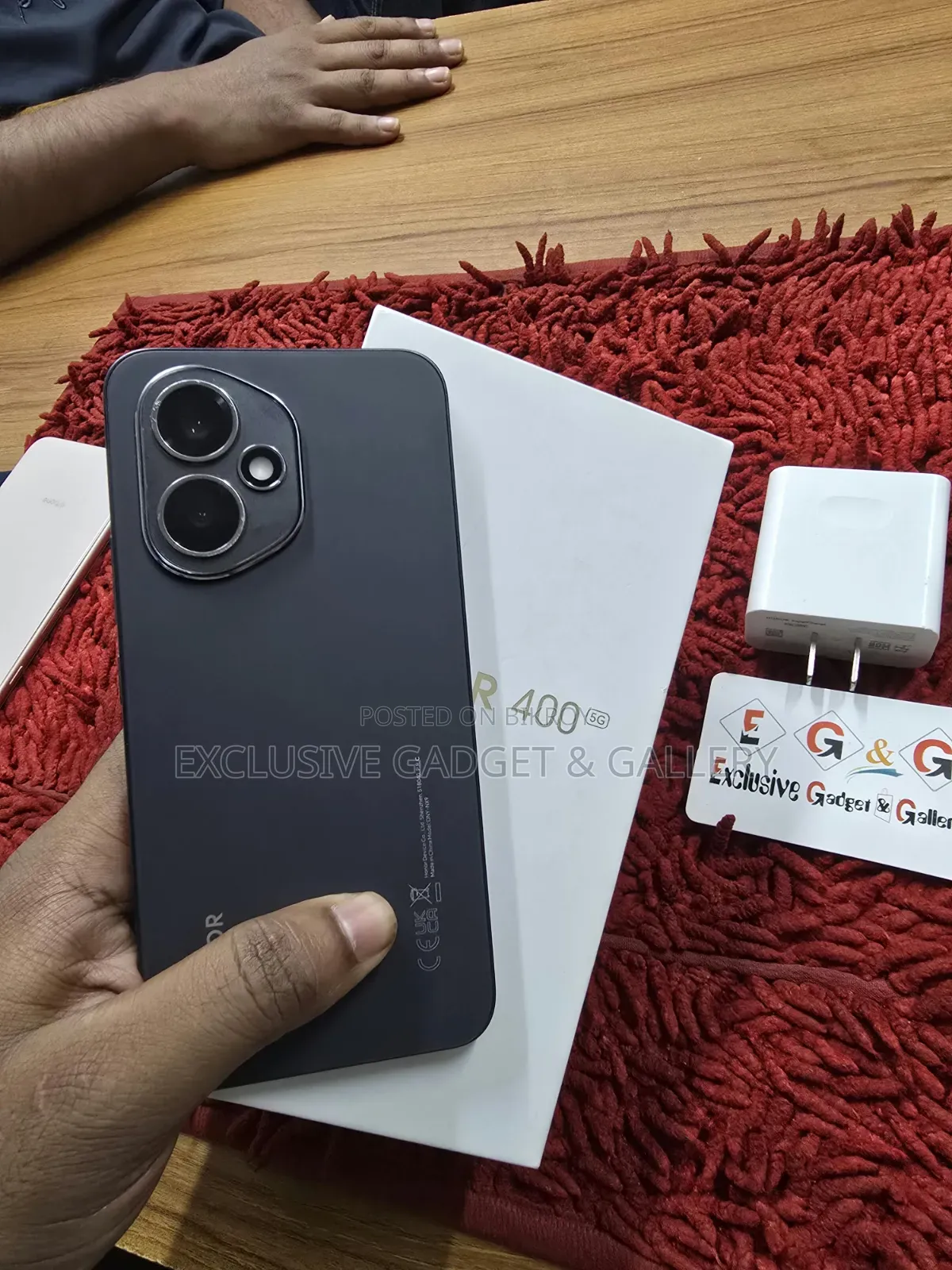 অনার ৪০০ ২৫৬ জিবি কালো