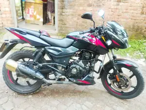 বাজাজ পালসার ১৫০ ২০২৪ ব্ল্যাক