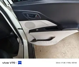 মিন্দ্রা এক্সইউভি৫০০ ২০২০ পার্ল