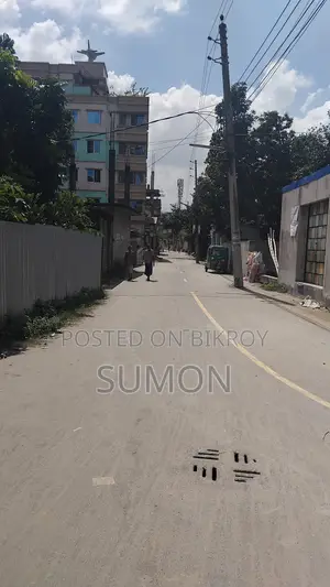 উত্তরখান ডুবাদিয়া বাজার ৪.৫০ কাঠা জমি আছে।