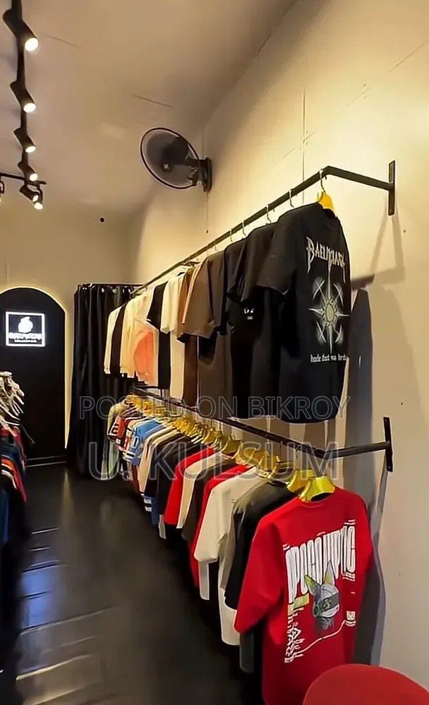 A few staff are needed for Aryan Fashion House