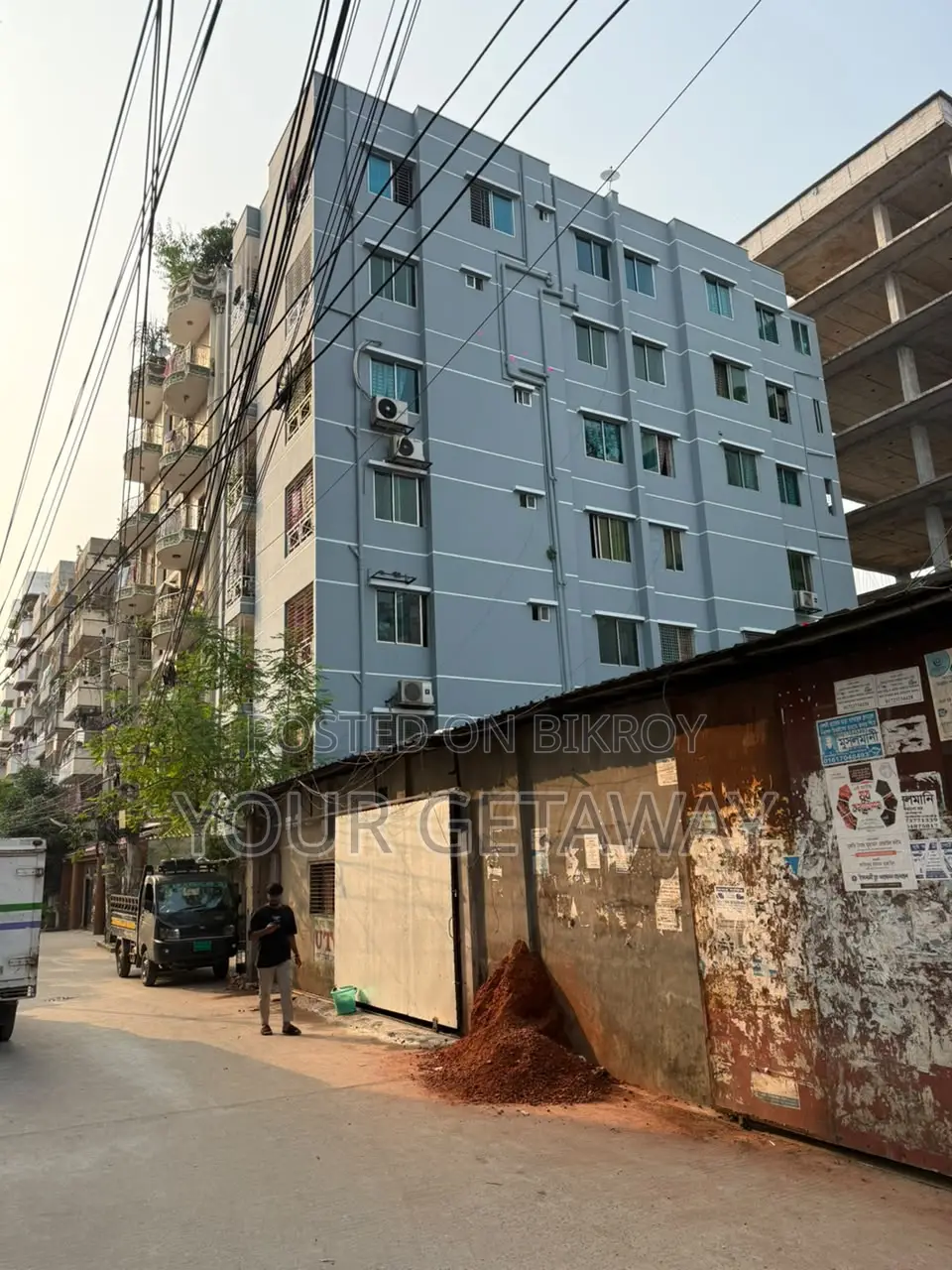 বাড্ডায় বিক্রয়ের জন্য ৩ বেডরুমের অ্যাপার্টমেন্ট