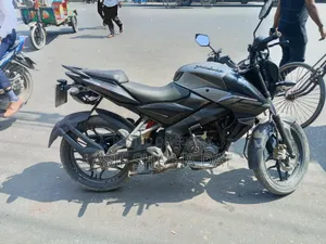 বাজাজ পালসার এনএস ১৬০ ২০১৮ কালো