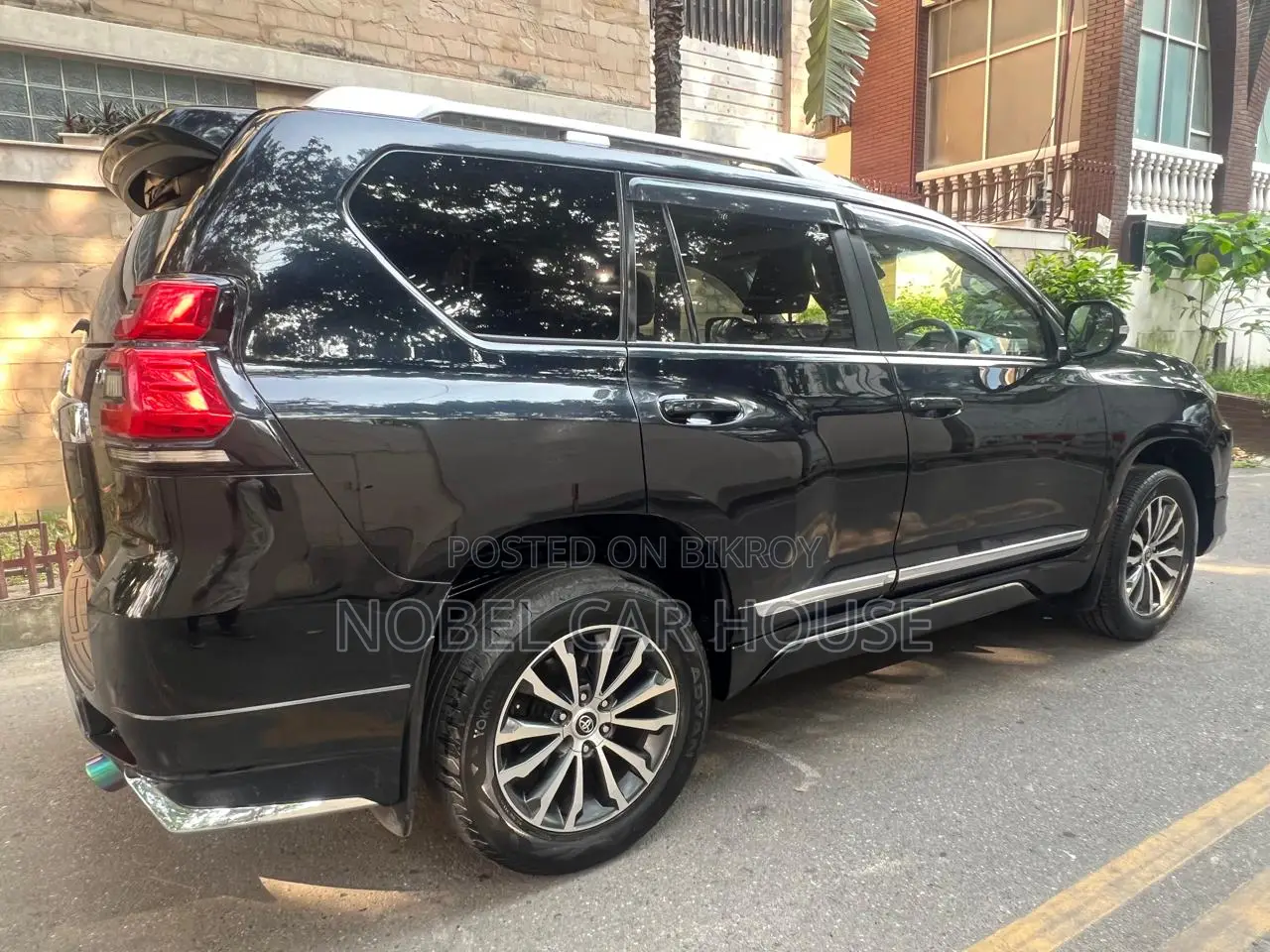 Toyota Land Cruiser Prado 2018 Black