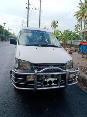 Toyota Noah 2.0 AWD (8 Seater) 2002 White