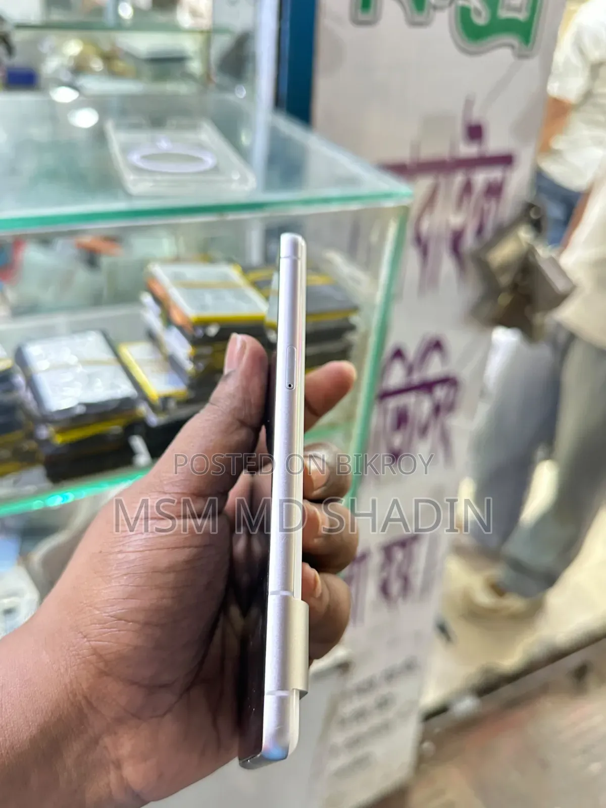 মোবাইল ফোন ১২৮ জিবি সাদা