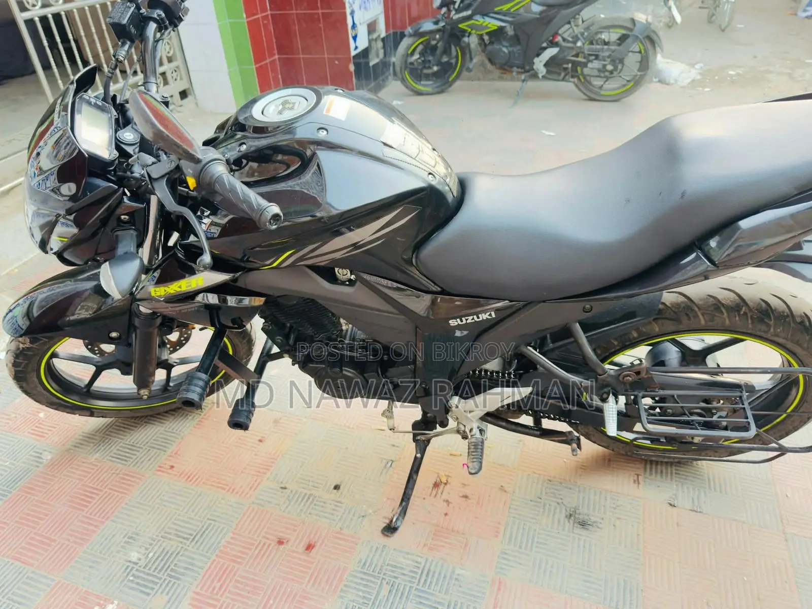 সুজুকি জিক্সার ২০২৫ কালো