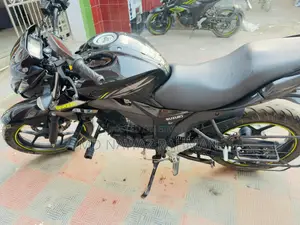 সুজুকি জিক্সার ২০২৫ কালো