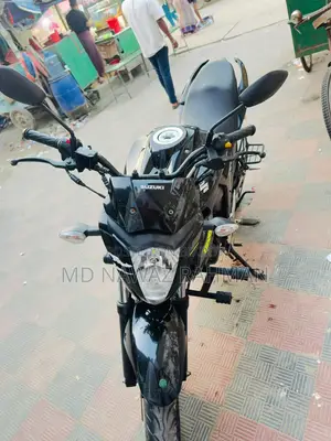 সুজুকি জিক্সার ২০২৫ কালো
