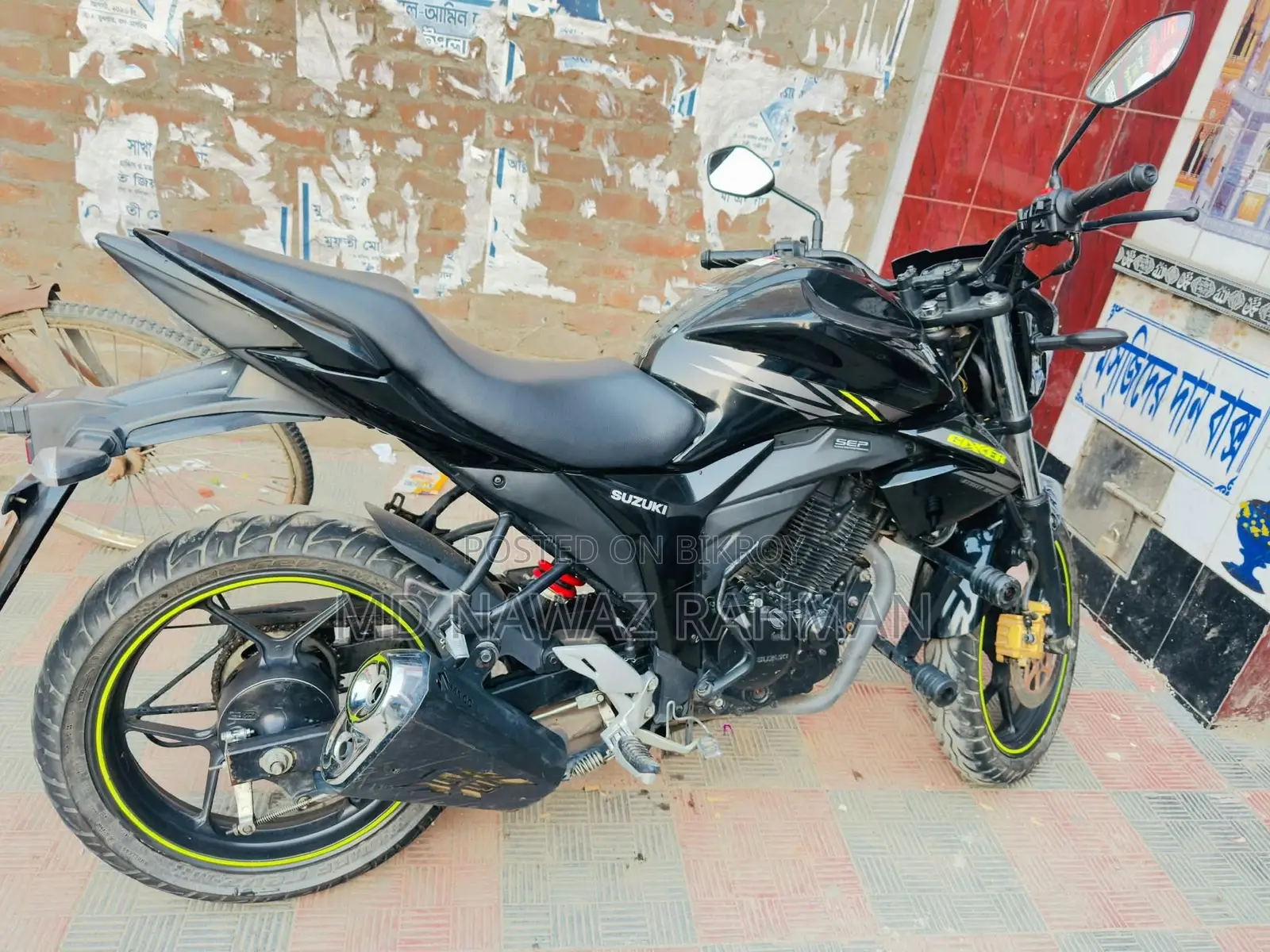 সুজুকি জিক্সার ২০২৫ কালো