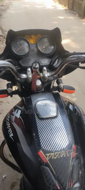 বাজাজ ডিসকভার ১০০ ২০১২ কালো