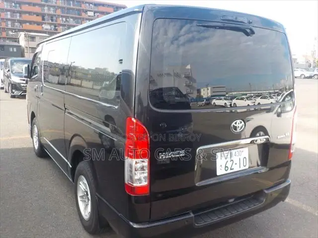 Toyota HiAce 2021 Black