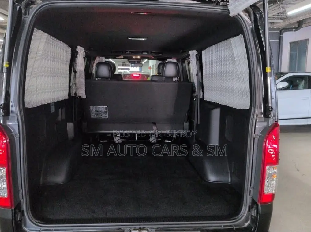 Toyota HiAce 2021 Black