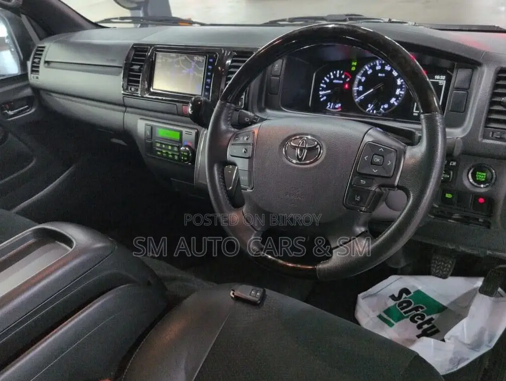 Toyota HiAce 2021 Black