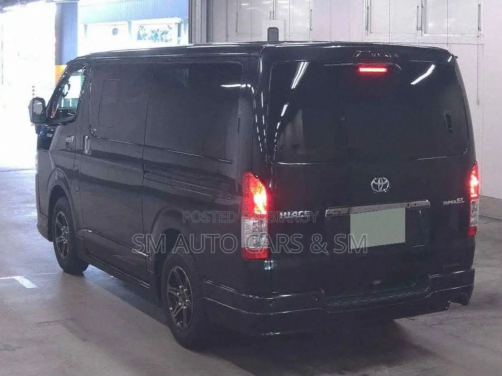 Toyota HiAce 2021 Black