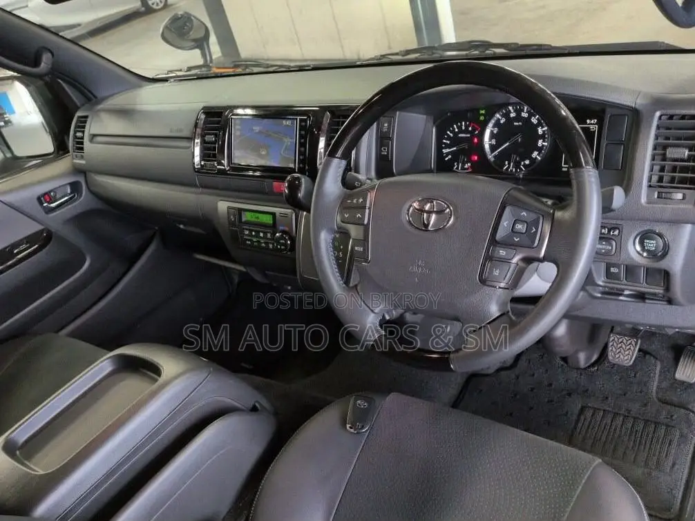 Toyota HiAce 2021 Black