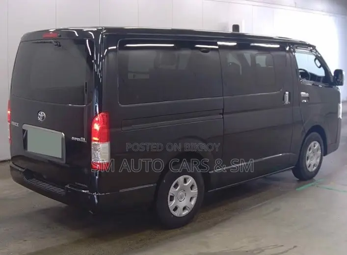 Toyota HiAce 2022 Black
