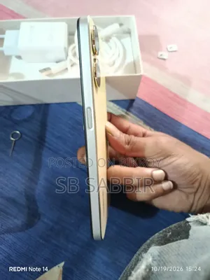 Realme V30 128 GB Gold