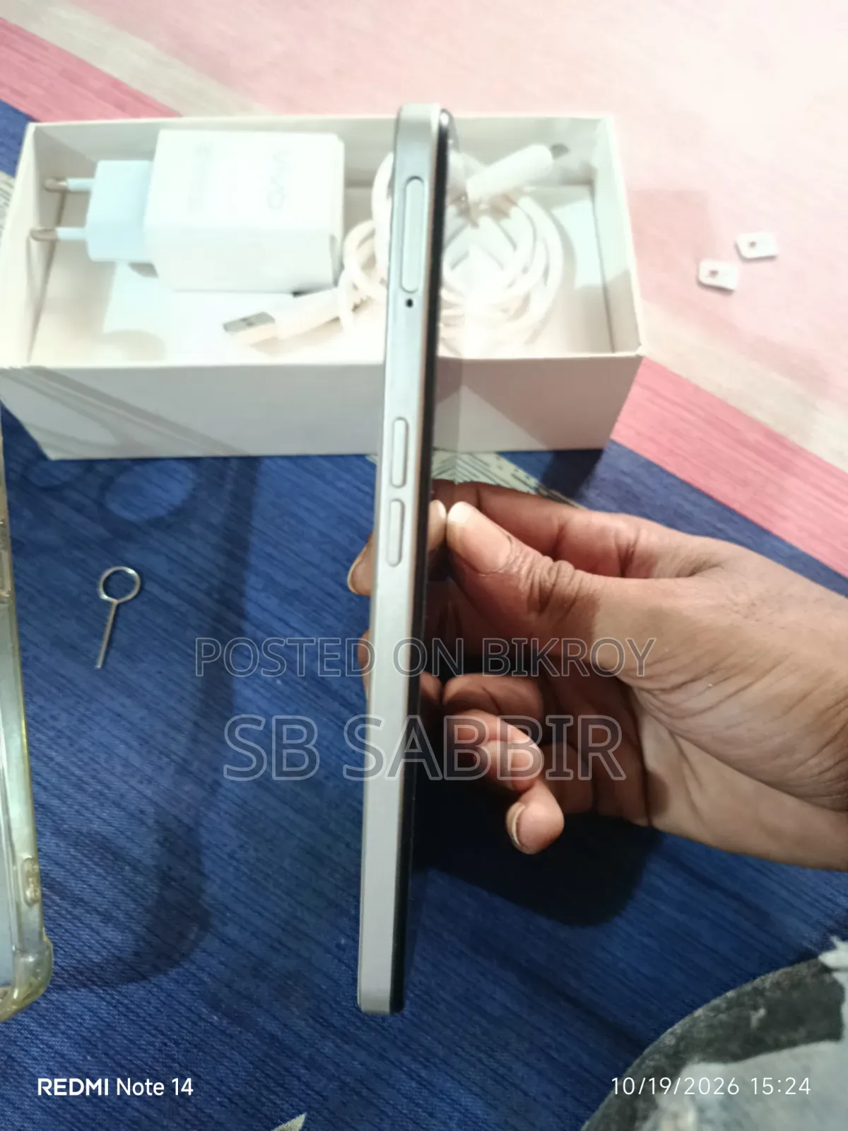 Realme V30 128 GB Gold