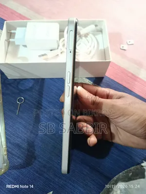 Realme V30 128 GB Gold