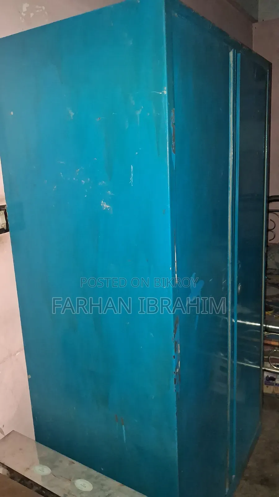 স্টিলের আলমারি