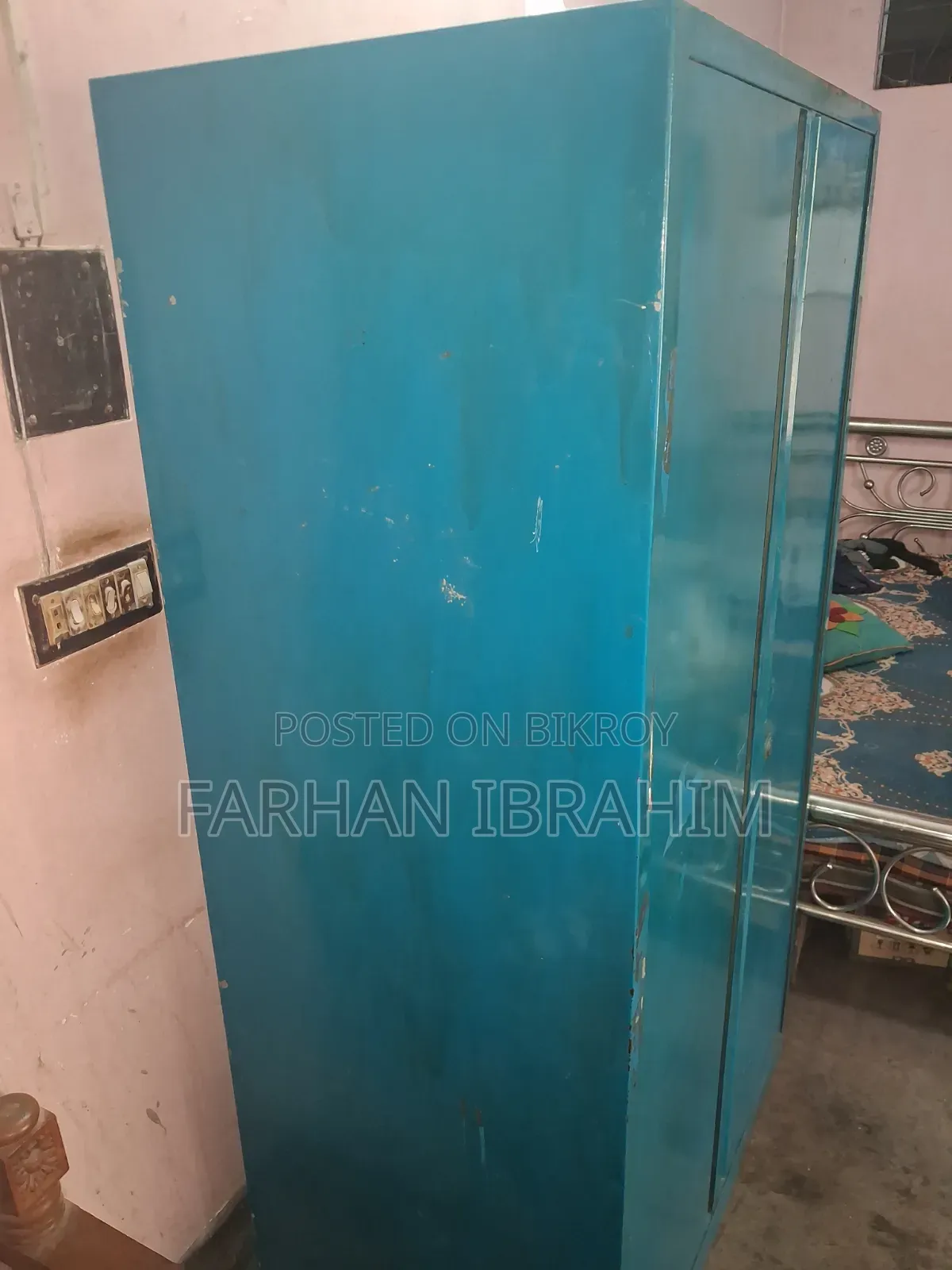 স্টিলের আলমারি