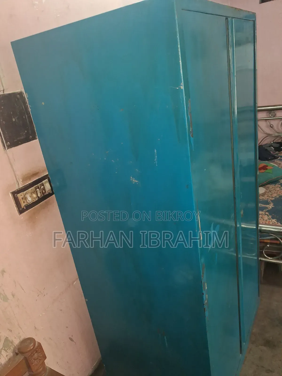স্টিলের আলমারি