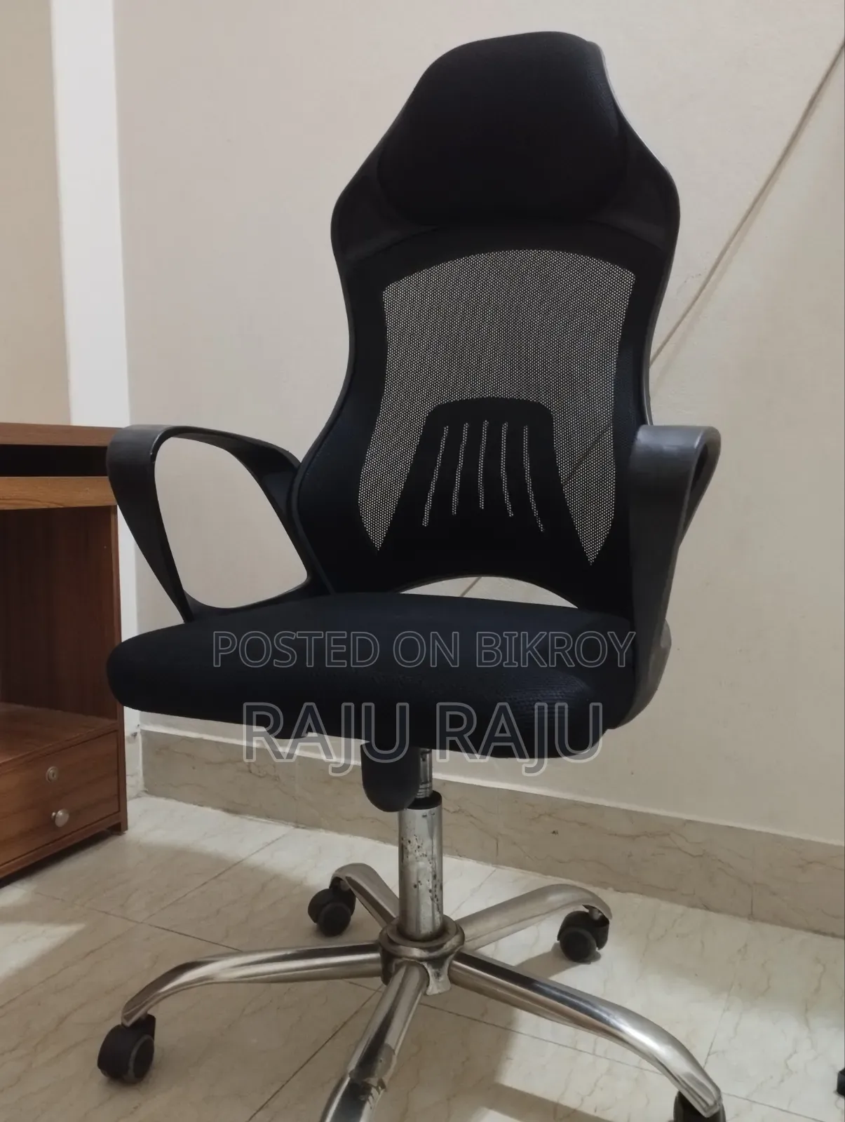 কম্পিউটার টেবিল এবং চেয়ার