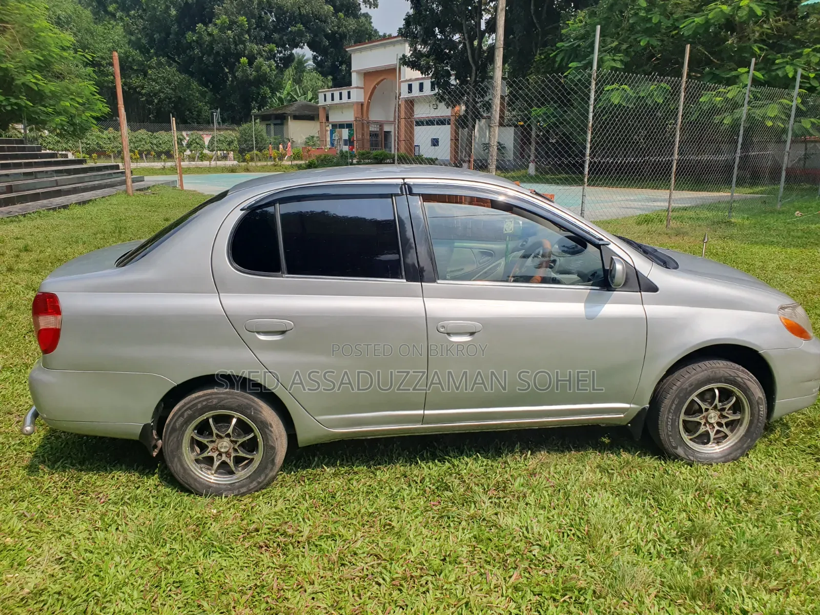 Toyota Platz 2001 Silver