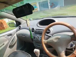 Toyota Platz 2001 Silver