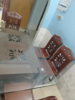 ডাইনিং টেবিল