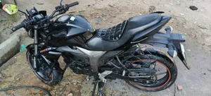 সুজুকি গিক্সার ২০২১ কালো