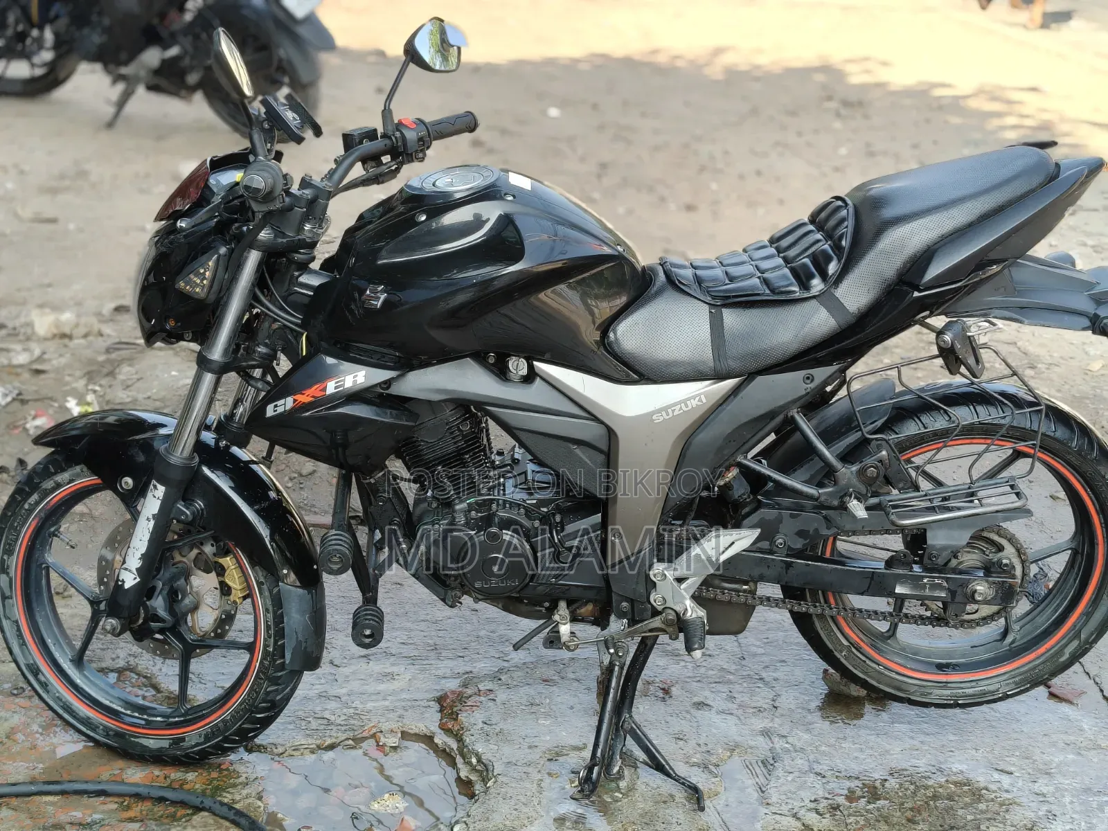 সুজুকি গিক্সার ২০২১ কালো