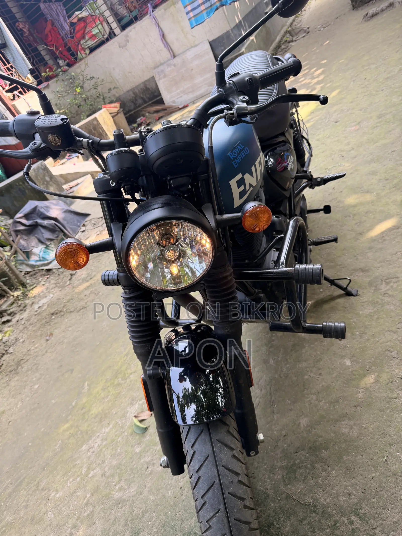 রয়েল এনফিল্ড হান্টার ৩৫০ ২০২৫ ব্লু